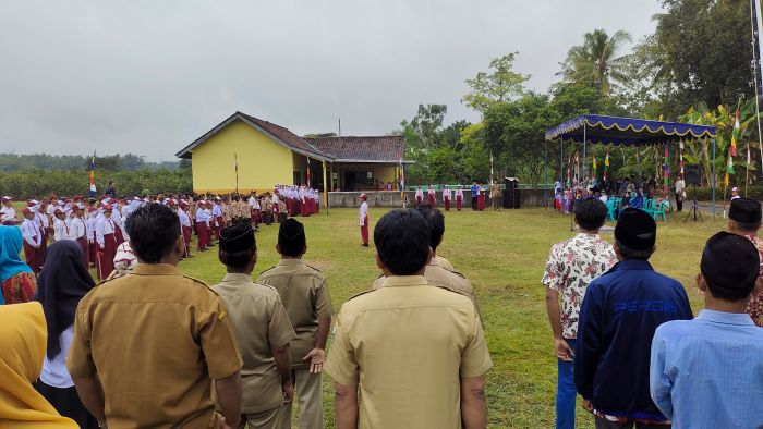 Bertempat di Lapangan Jladri Desa Patukgawemulyo, Upacara HUT Kemerdekaan RI Yang ke-78 Berlangsung Khidmat 01